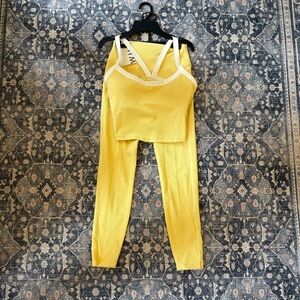 Wilo the Label 2 Piece Scoop Crop & Leggings Set - NEW! Size Medium